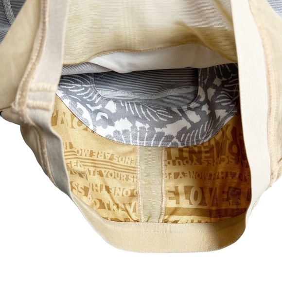 Lululemon - Gray Tank with Built-in‎ Bra - Sz. M - Picture 6 of 10